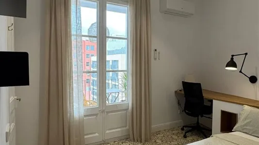 Rooms in Barcelona Eixample - photo 5