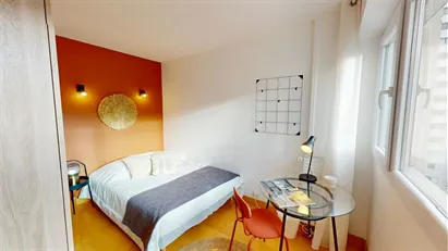 Room for rent in Nanterre, Île-de-France