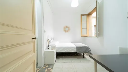 Rooms in Barcelona Ciutat Vella - photo 4