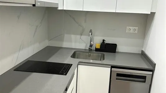 Rooms in Barcelona Eixample - photo 10