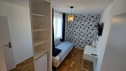 Room for rent in L'Haÿ-les-Roses, Île-de-France