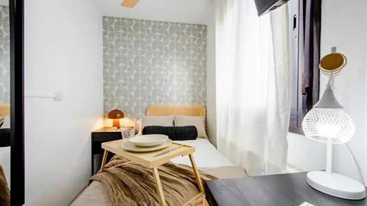 Rooms in Madrid Chamberí - photo 2