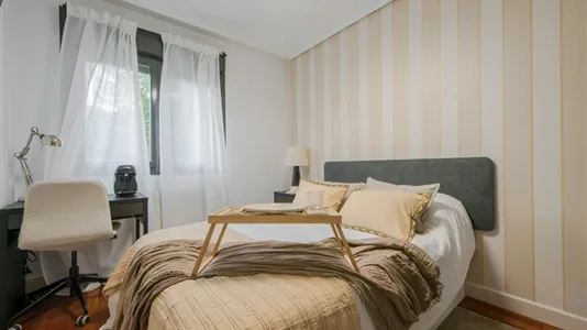 Rooms in El Encinar de los Reyes - photo 1