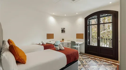 Rooms in Barcelona Eixample - photo 8