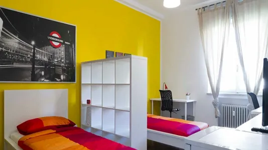 Rooms in Milano Zona 8 - Fiera, Gallaratese, Quarto Oggiaro - photo 4