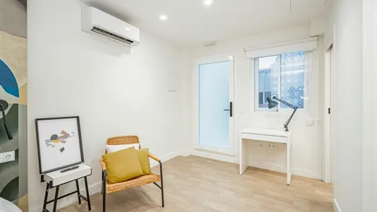 Rooms in Málaga - photo 9