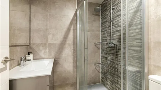 Rooms in Barcelona Ciutat Vella - photo 8