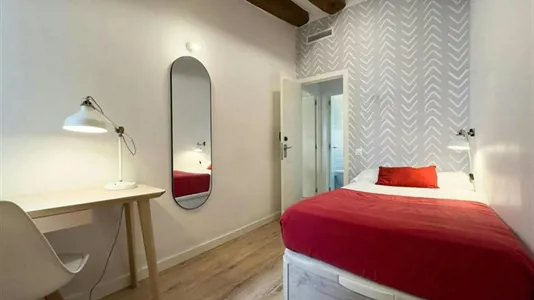 Rooms in Barcelona Ciutat Vella - photo 1