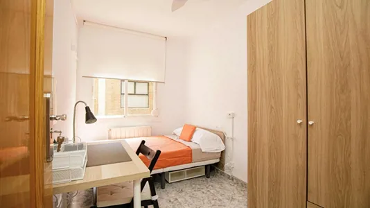 Rooms in Badalona - photo 1