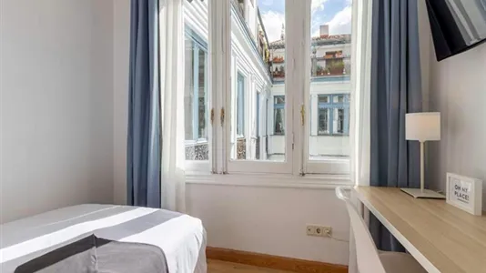 Rooms in Madrid Centro - photo 10