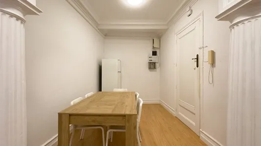 Rooms in Barcelona Ciutat Vella - photo 7
