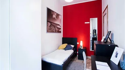 Room for rent in Milano Zona 7 - Baggio, De Angeli, San Siro, Milan
