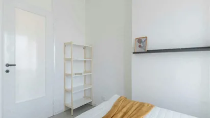 Room for rent in Milano Zona 8 - Fiera, Gallaratese, Quarto Oggiaro, Milan