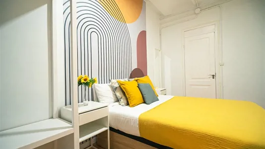 Rooms in Barcelona Ciutat Vella - photo 2