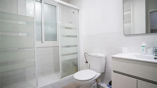 Rooms in Barcelona Eixample - photo 10