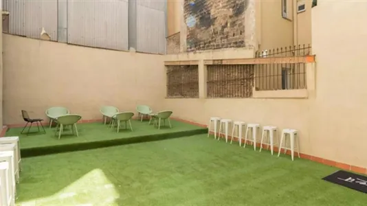 Rooms in Barcelona Ciutat Vella - photo 10