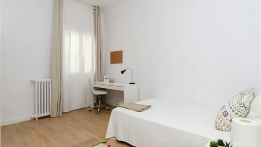 Rooms in Madrid Chamberí - photo 2
