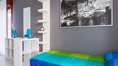 Room for rent in Milano Zona 6 - Barona, Lorenteggio, Milan