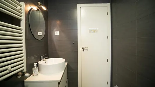 Rooms in Madrid Centro - photo 10