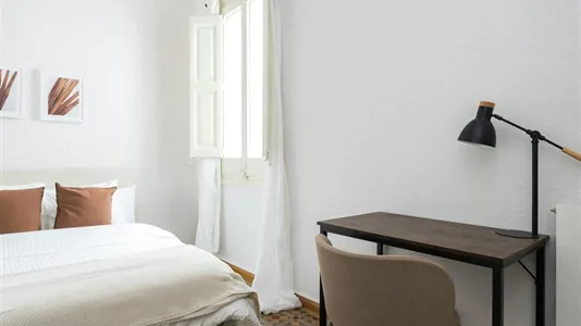 Rooms in Barcelona Ciutat Vella - photo 2