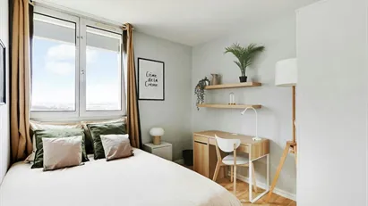 Room for rent in L'Haÿ-les-Roses, Île-de-France