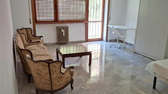 Rooms in Roma Municipio II – Parioli/Nomentano - photo 2