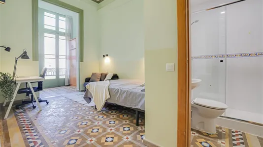 Rooms in Barcelona Eixample - photo 4