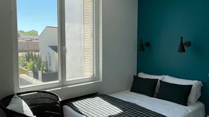 Room for rent in L'Haÿ-les-Roses, Île-de-France