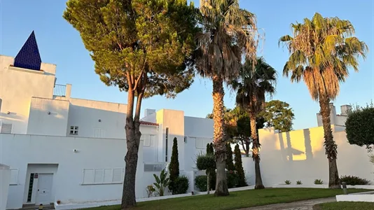 Houses in Chiclana de la Frontera - photo 3