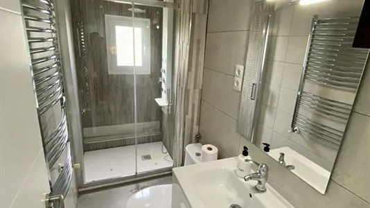 Rooms in Adaro - photo 9