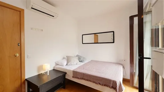 Rooms in Barcelona Ciutat Vella - photo 2