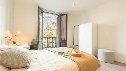Rooms in Barcelona Eixample - photo 5