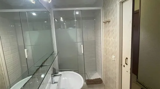 Rooms in Barcelona Ciutat Vella - photo 9