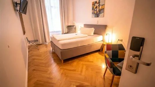 Rooms in Berlin Charlottenburg-Wilmersdorf - photo 2