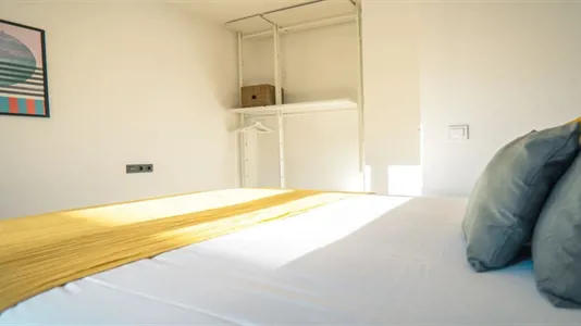 Rooms in Barcelona Ciutat Vella - photo 3