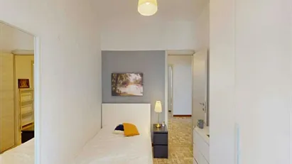 Room for rent in Milano Zona 6 - Barona, Lorenteggio, Milan