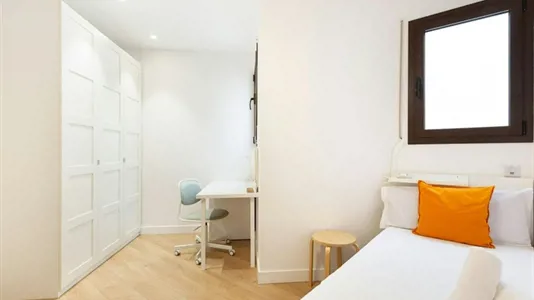 Rooms in Barcelona Eixample - photo 1