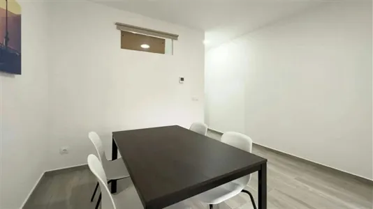 Rooms in Barcelona Sants-Montjuïc - photo 7