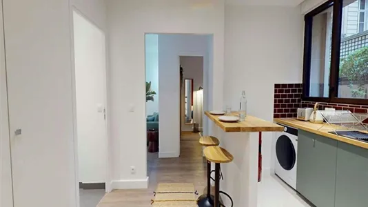 Rooms in Paris 8ème arrondissement - photo 8