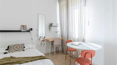 Room for rent in Milano Zona 8 - Fiera, Gallaratese, Quarto Oggiaro, Milan