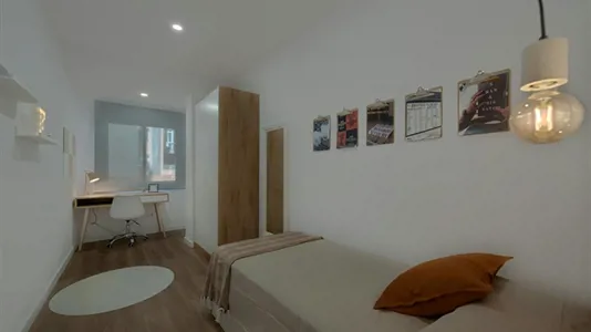 Rooms in Barcelona Eixample - photo 1