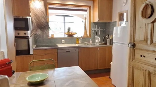 Houses in Nîmes - photo 4