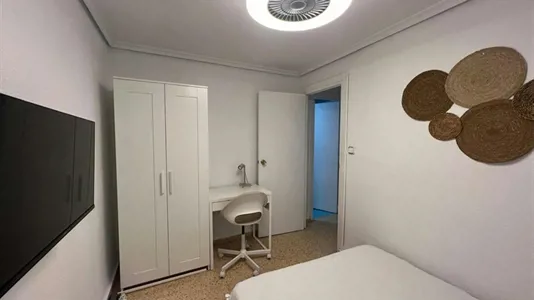 Rooms in Moncada - photo 3