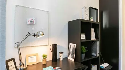 Room for rent in Milano Zona 6 - Barona, Lorenteggio, Milan