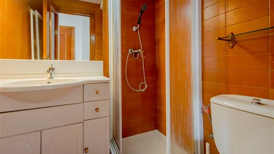 Rooms in Madrid Retiro - photo 9