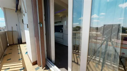 Apartments in Lyon - photo 2