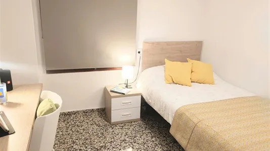 Rooms in Moncada - photo 4