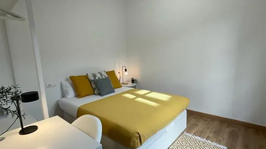 Rooms in Barcelona Ciutat Vella - photo 2