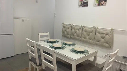 Rooms in Barcelona Ciutat Vella - photo 5