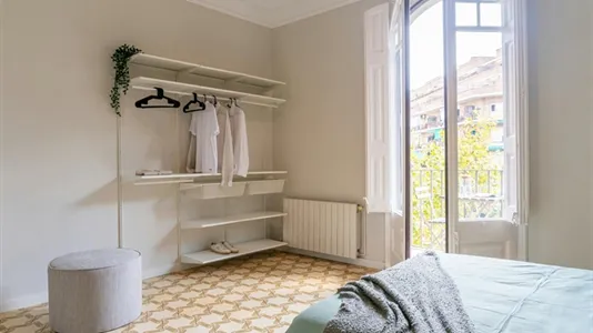 Rooms in Barcelona Eixample - photo 2